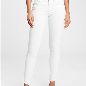 Gap Mid Rise True Skinny Tall Ankle Jeans in Optic White